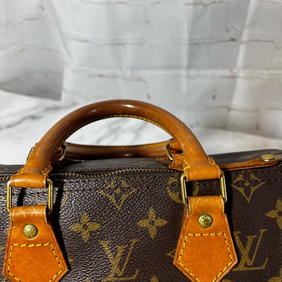 EUC Louis Vuitton Monogram Speedy 25 - Picture 10 of 15
